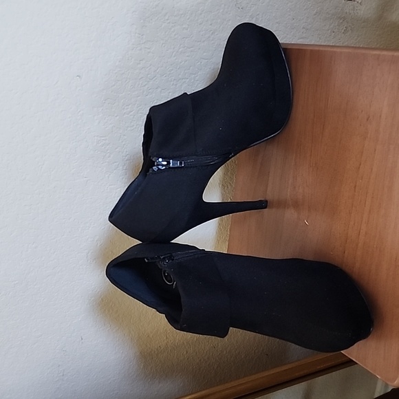 Black suede platform heels - Picture 2 of 4